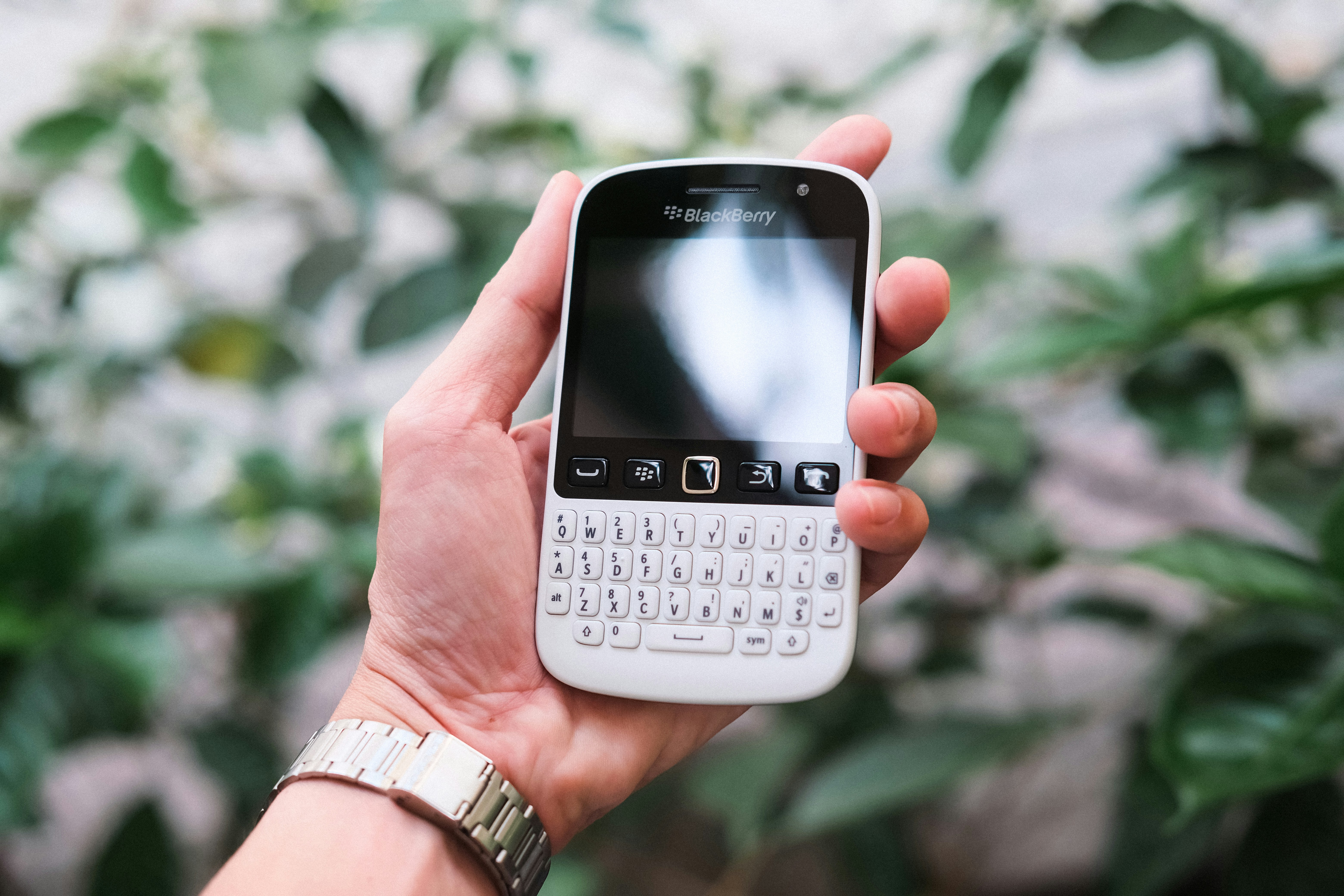 The Rise and Fall of Mobile Giants: BlackBerry, Nokia, and Motorola